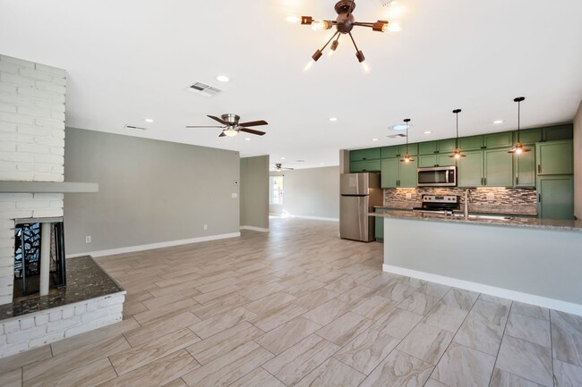 Building Photo - Spacious 6-Bedroom, 3-Bath Pool Home Near ASU Campus