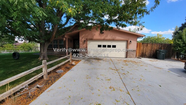 Primary Photo - Update throughout beautiful Redlands 3 Bed...