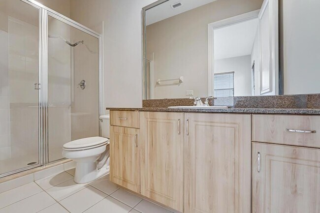 Building Photo - 10513 Versailles Blvd