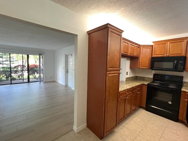 Building Photo - 1115 Green Pine Blvd