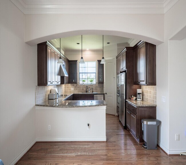 Building Photo - 5630 Winsome Ln