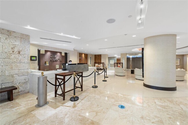 Building Photo - 2555 Collins Ave