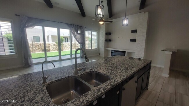 Building Photo - 12349 Desert Wolf Ave