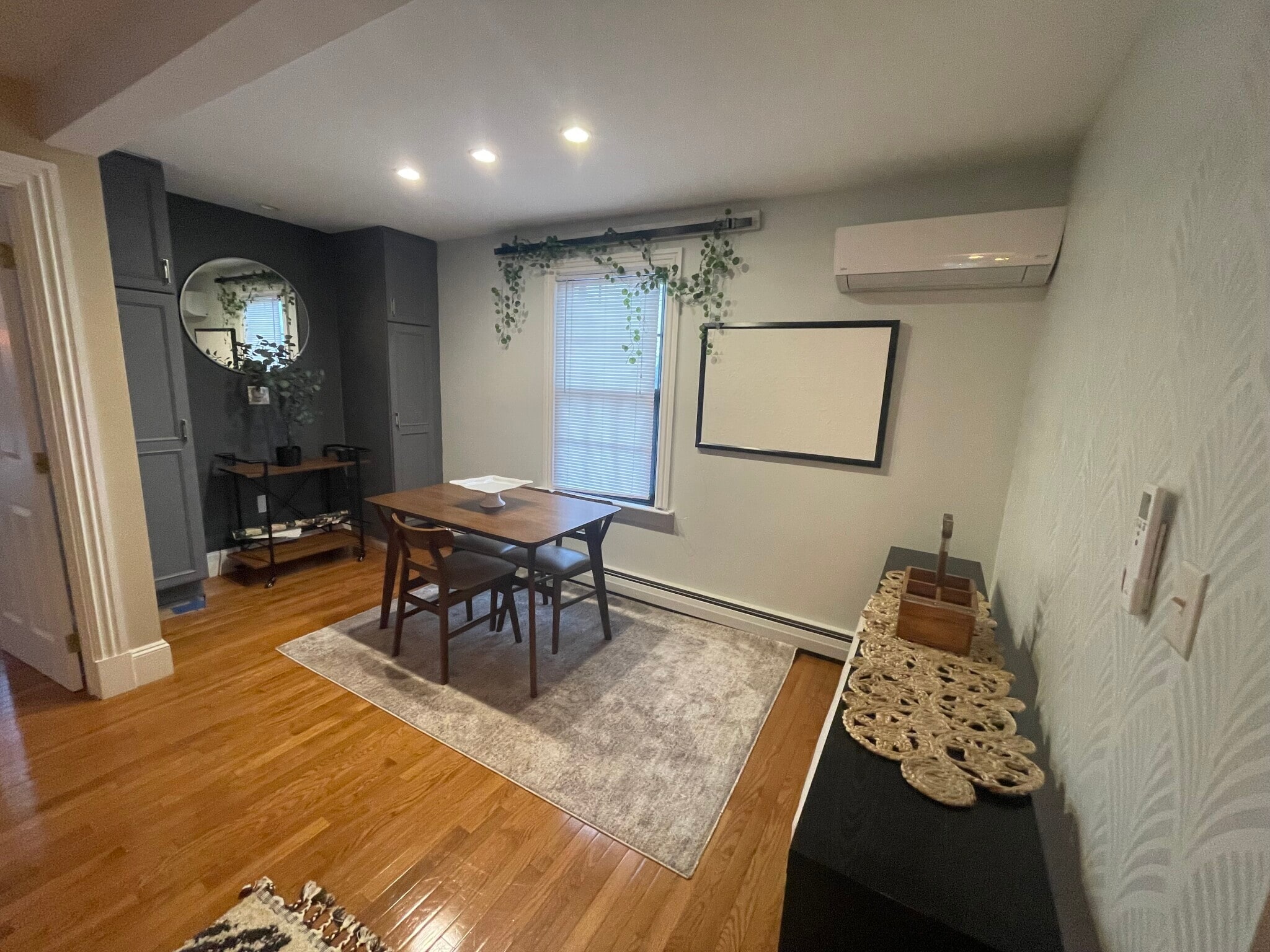 Building Photo - 14 Oak St