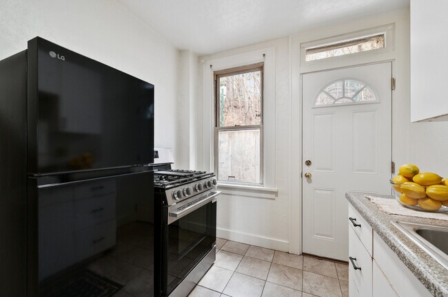 Building Photo - 2241 1/2 Hawthorne Ave