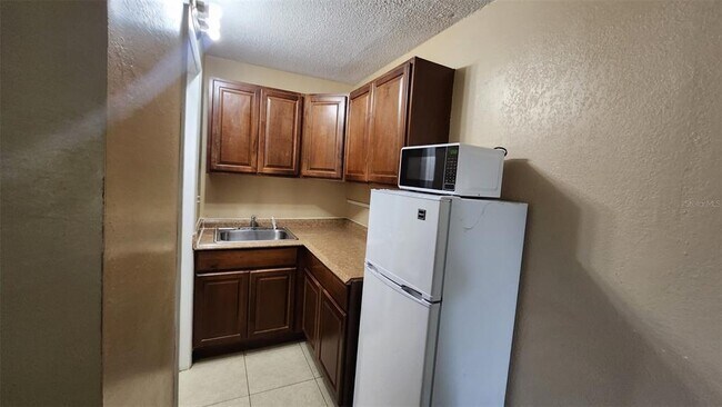 Building Photo - 7900 S Orange Blossom Trail