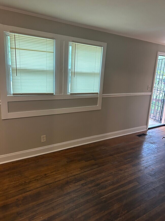 Building Photo - 1143SD