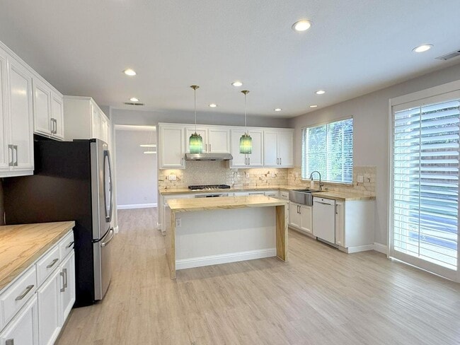 Building Photo - Beautifully Remodeled Modern Home In Wests...