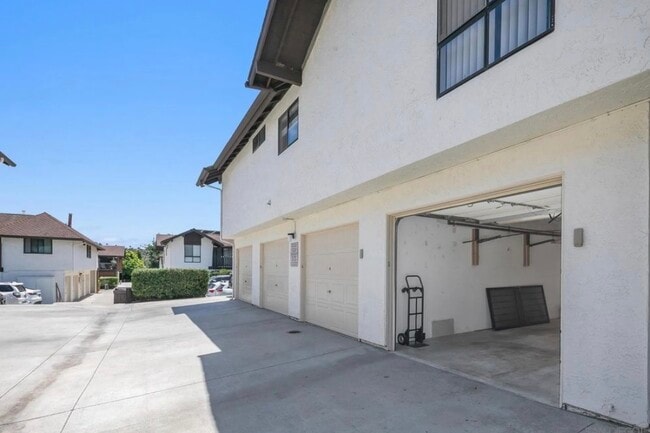 Building Photo - 2464 Caminito Ocean Cove