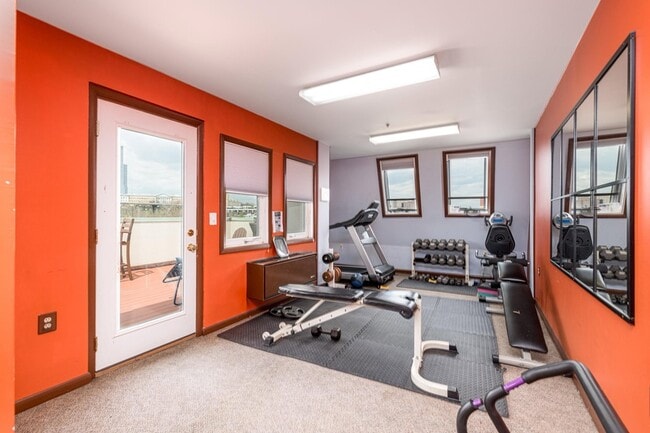 Building Photo - 476 Monmouth St