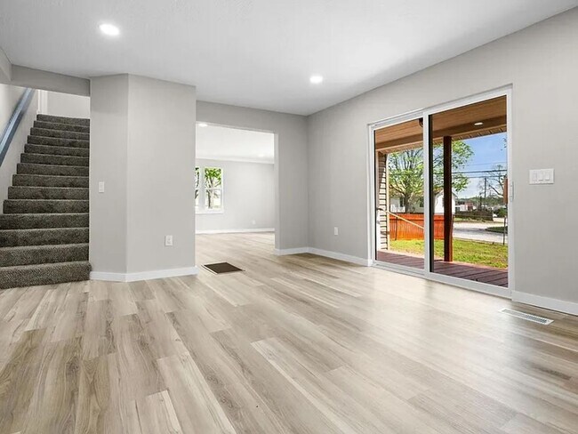 Building Photo - Perfect Family Home in Bolivar