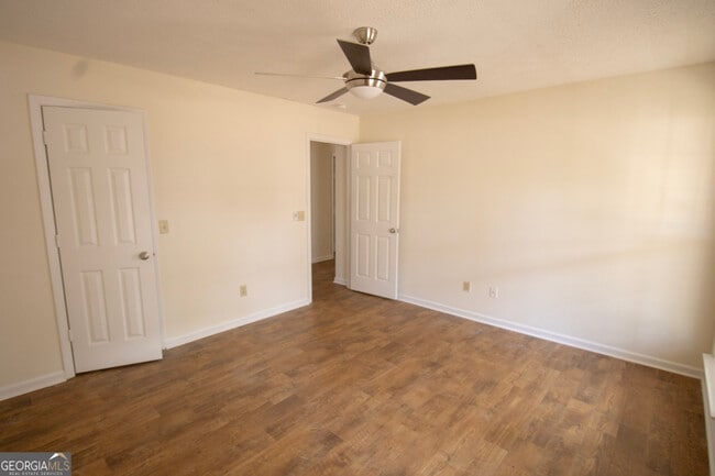 Building Photo - 607 N Kevin Ct