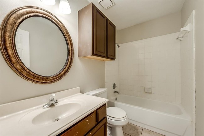 Building Photo - Beautifully updated two-story home in the ...