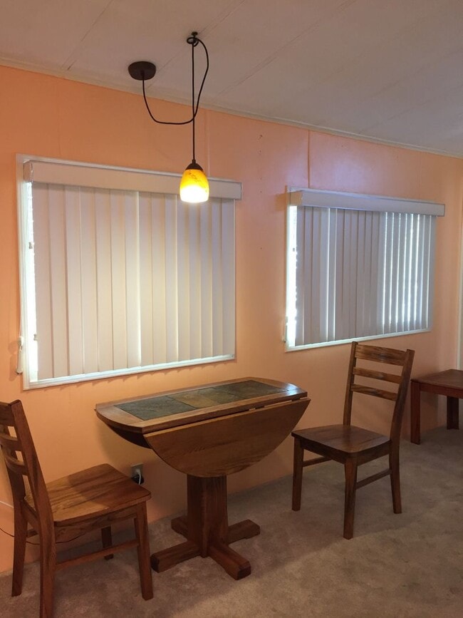 Building Photo - 55+ Community 1 Bed 1 Bath.