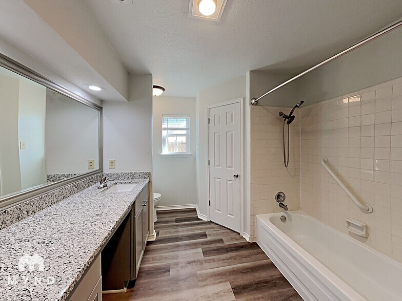 Building Photo - 220 Bonavista Way