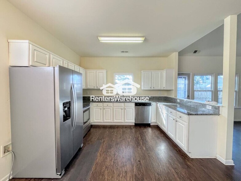 Building Photo - 3711 Bay Crescent