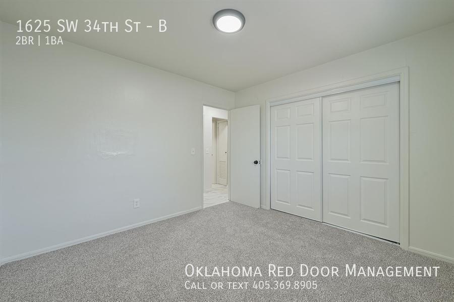 Building Photo - 1625 SW 34th St
