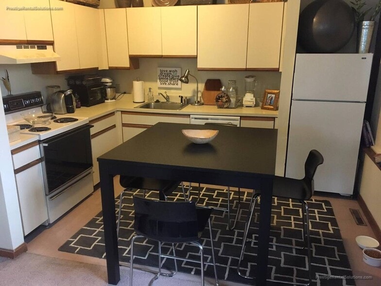 Building Photo - 180 Bemis Rd