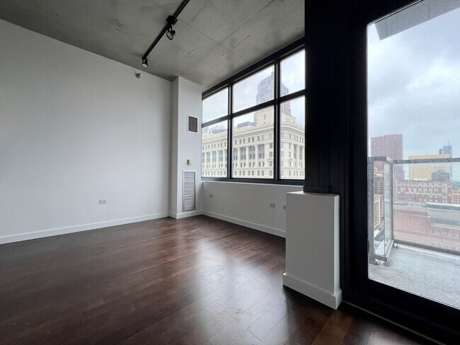 Building Photo - 235 W Van Buren St