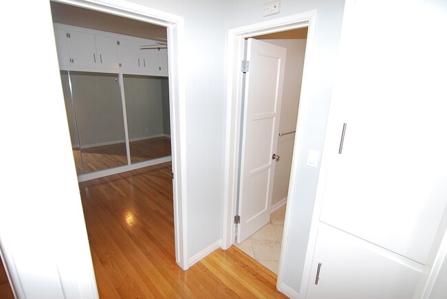 Building Photo - Spacious 1 Bedroom Downtown Long Beach Condo
