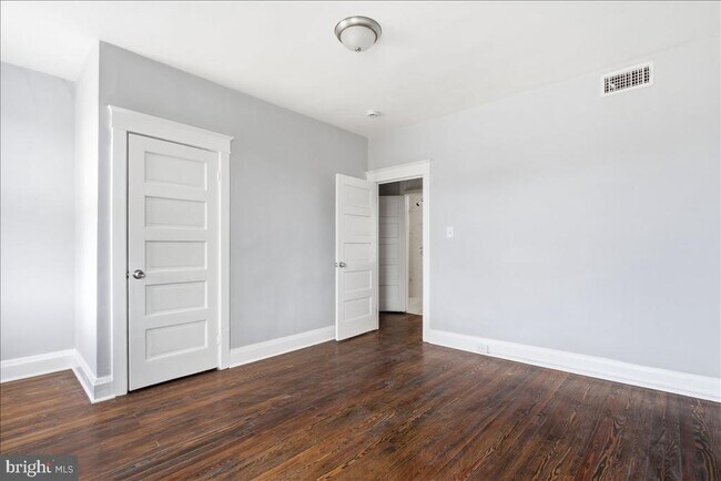 Building Photo - 1231 N Potomac St