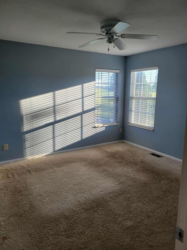 Building Photo - Two Bedroom Condo in BG