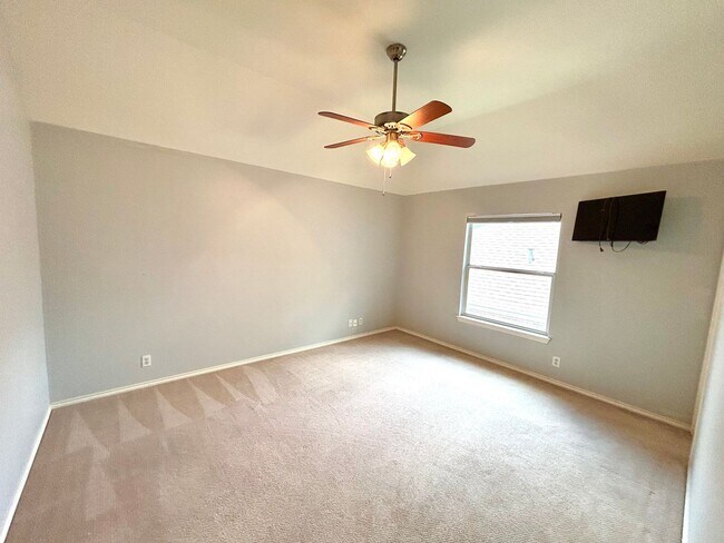 Building Photo - 8807 Brae Ridge Dr