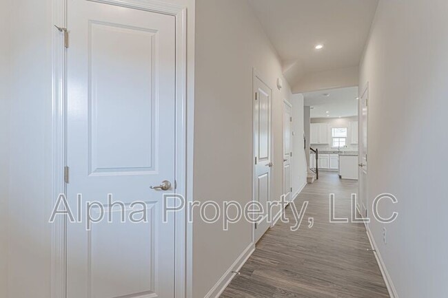 Building Photo - 520 Huntingdale Pl