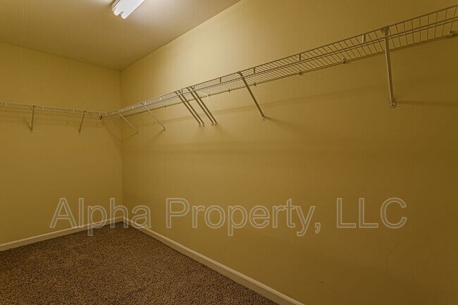 Building Photo - 142 Spring Crossing Cir