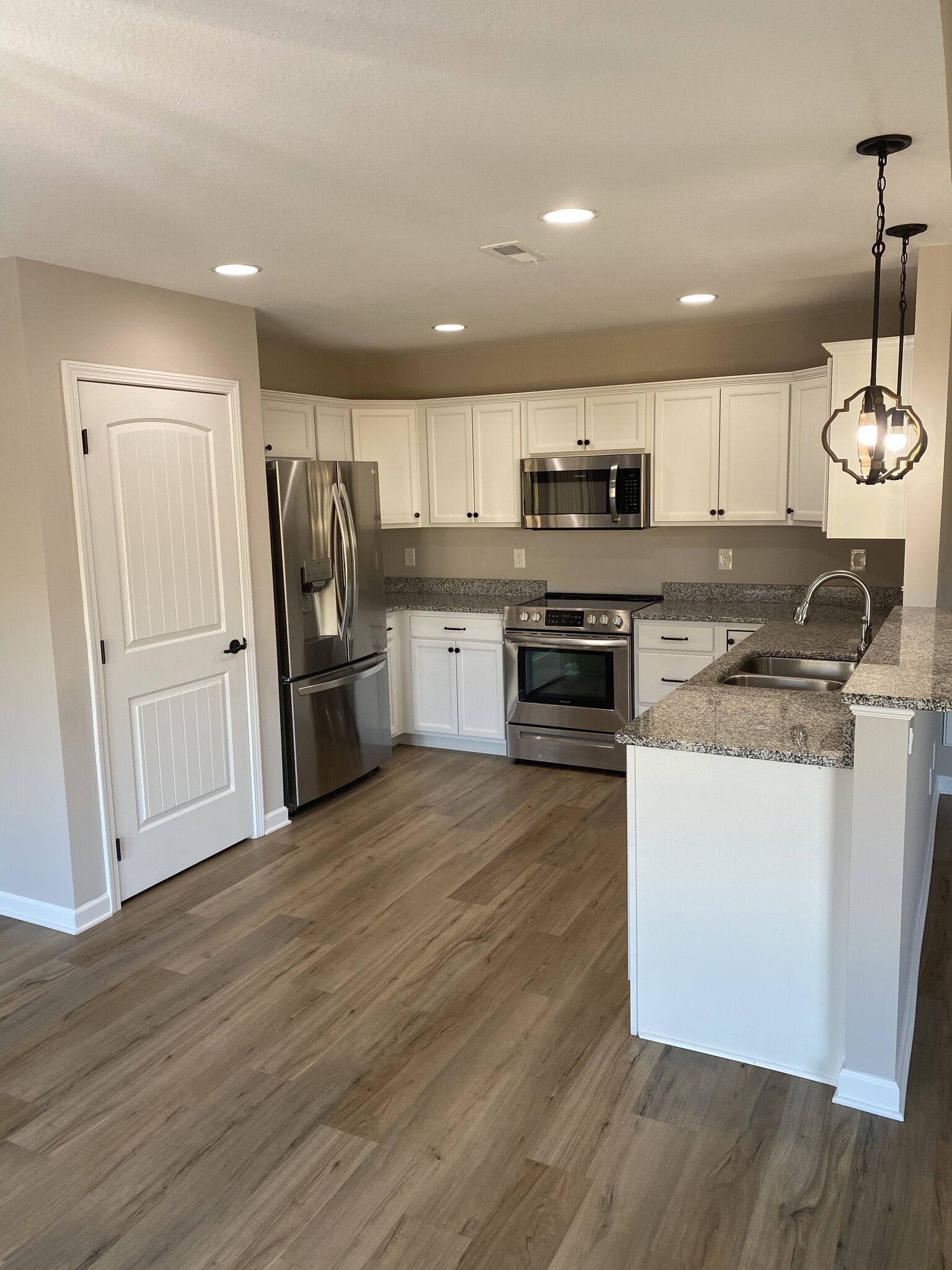 Open Kitchen - 3026 Farmhouse Dr