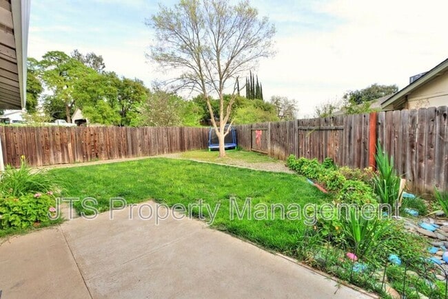 Building Photo - 8856 N Winding Way