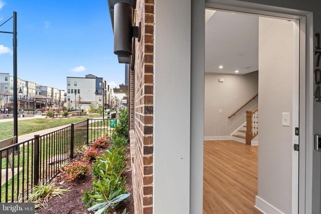 Building Photo - 1704 Bandit Loop