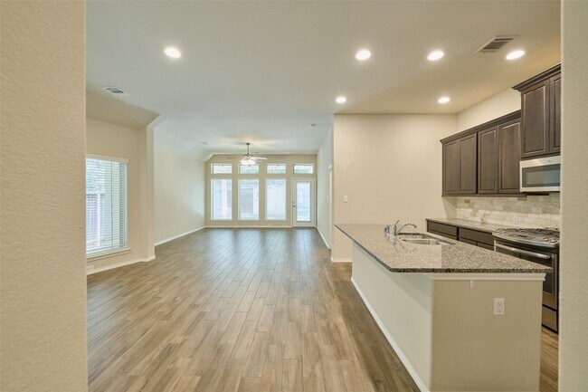 Building Photo - 103 Sunrise Haven Dr