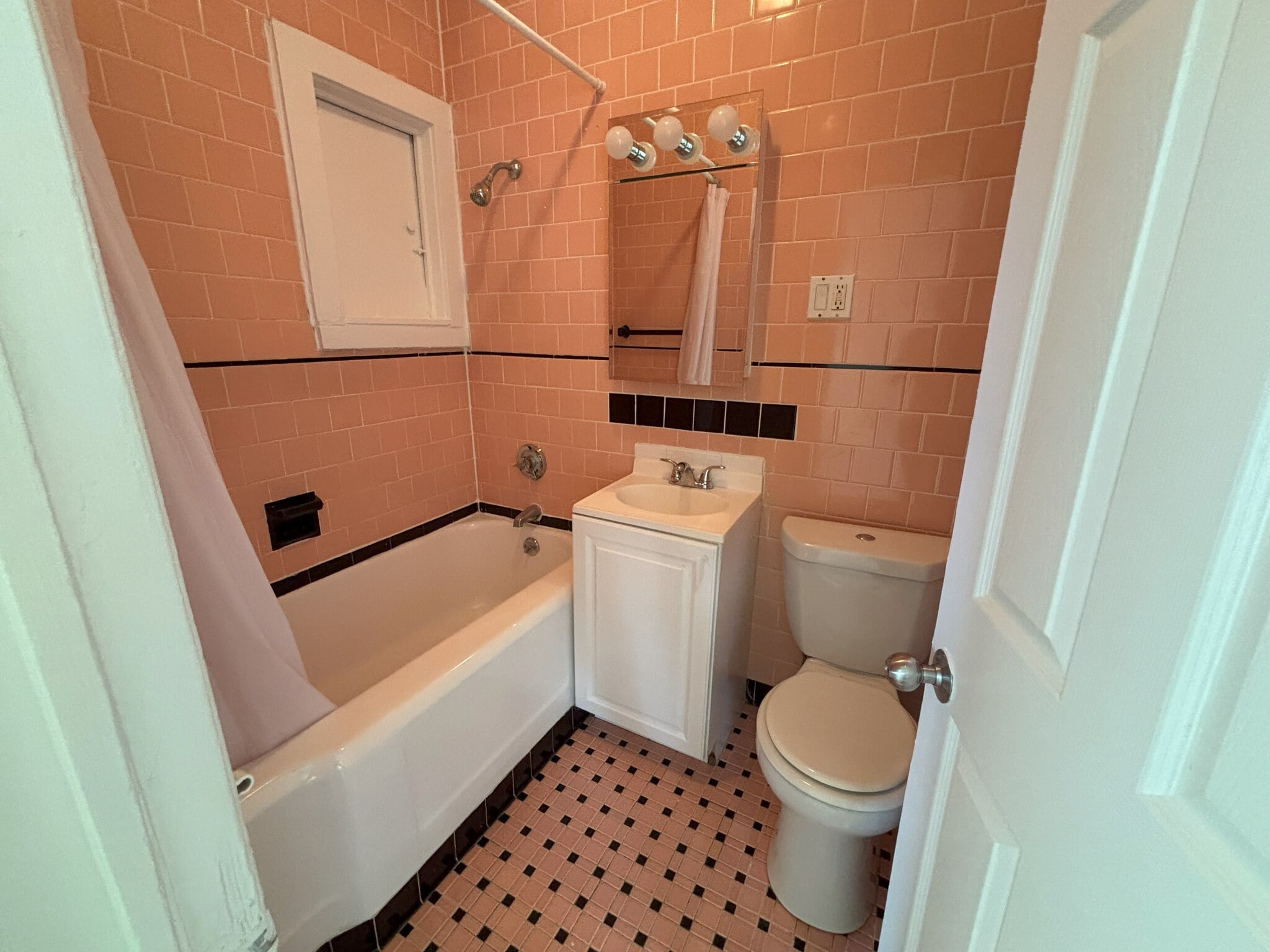 Building Photo - 1247 Beacon St