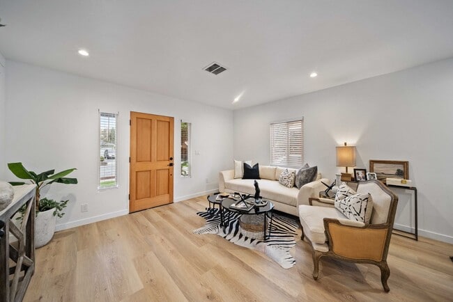 Building Photo - 11946 Aneta St