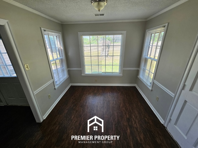 Building Photo - Modern 3BR/2BA with Soaring Vaulted Ceilings | Fireplace, Garage & Deck