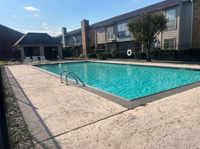 Building Photo - 6111 Beverly Hill St