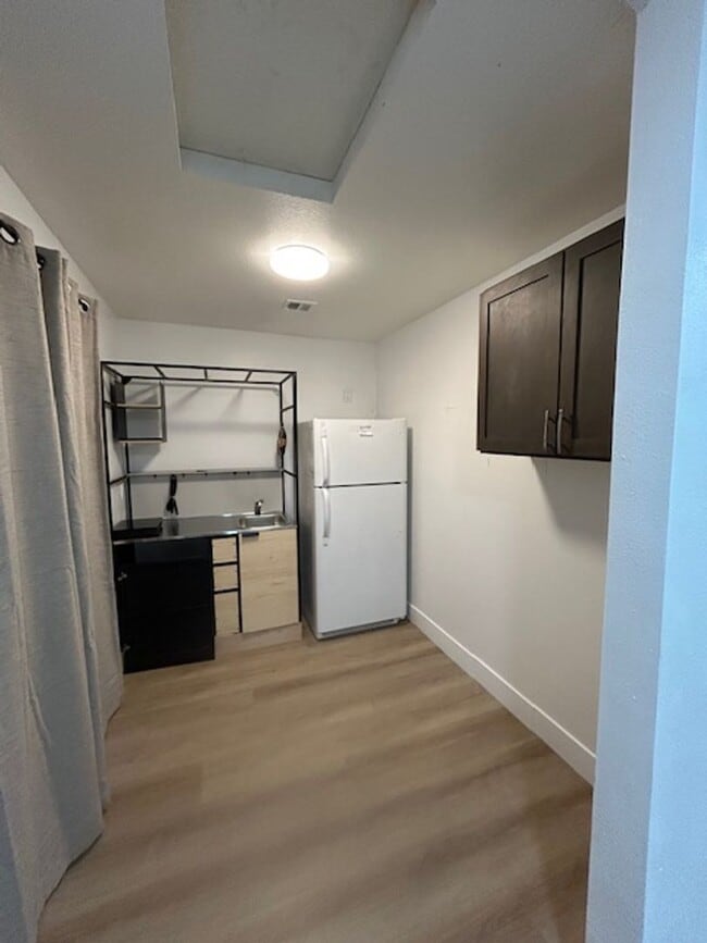 Building Photo - Beautiful Newly Renovated 1 Bedroom/1 Bathroom House
