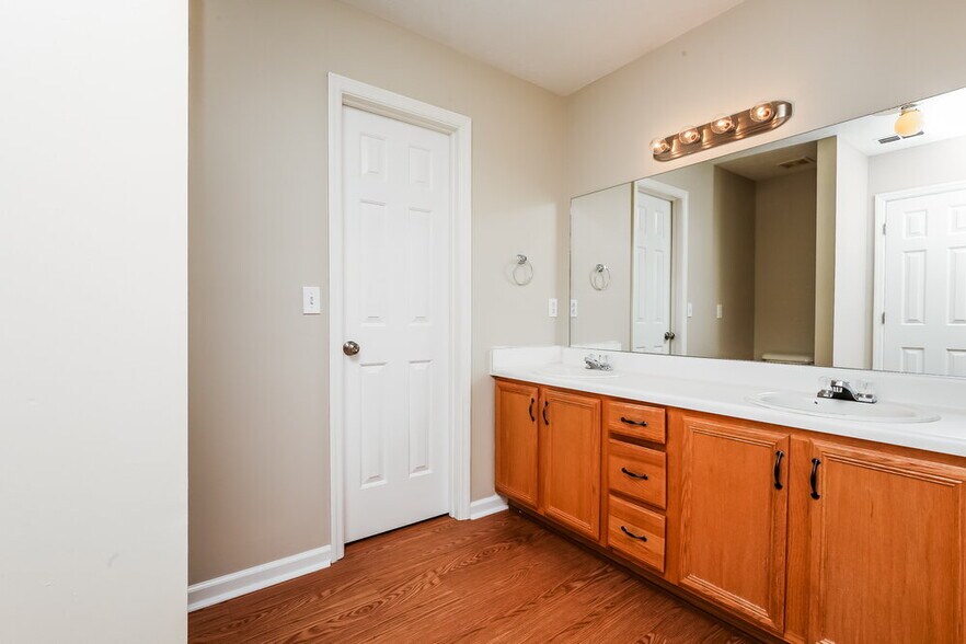 Building Photo - 817 Carmen Way
