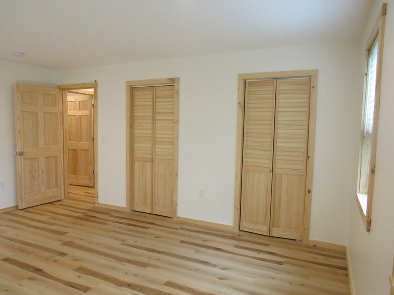 Separate closets make mornings easy - 57 River Rd