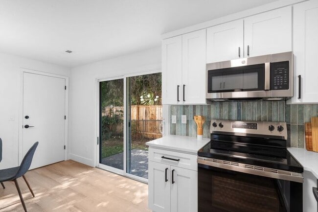 Building Photo - 4916 NE Alberta Ct