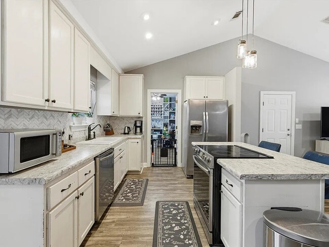 Building Photo - 47 Meadowlark Dr