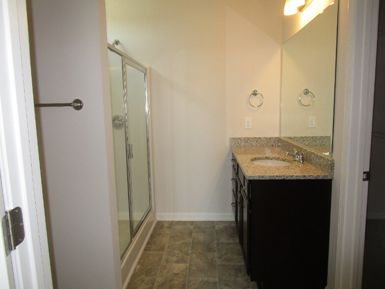 Building Photo - 215 Scenic Rd