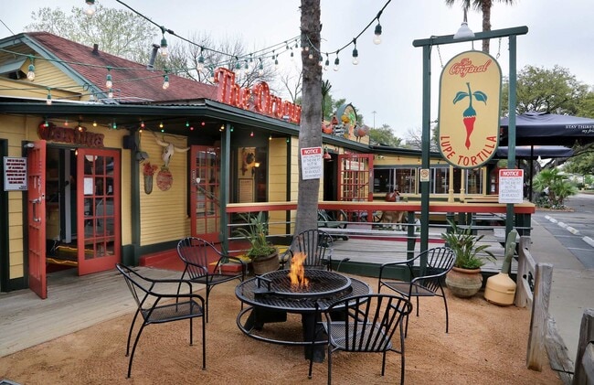 Building Photo - 15739 Fleetwood Oaks Dr