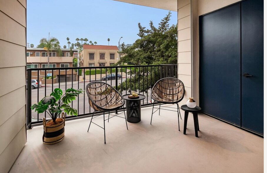 Building Photo - 1358 N Fairfax Ave