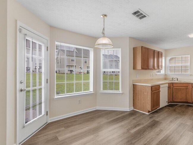 Building Photo - 310 Sarasota Ln