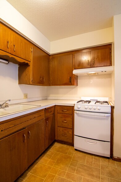 kitchen - 117 Mississippi Pl