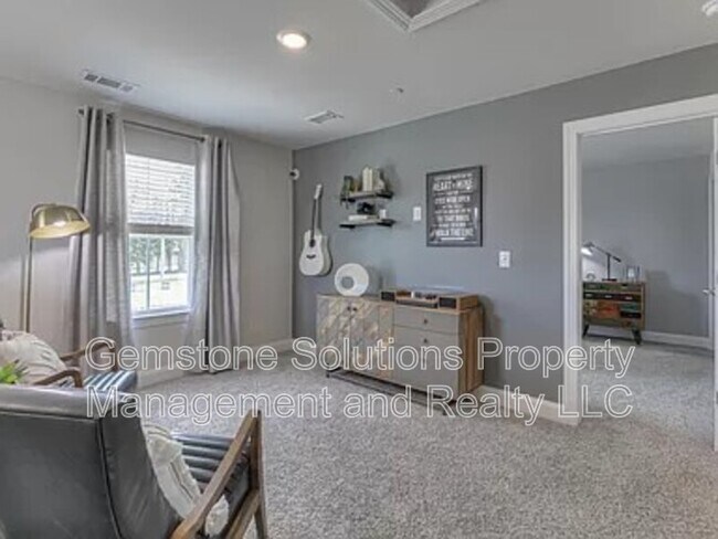 Building Photo - 204 Douglas Bend Rd