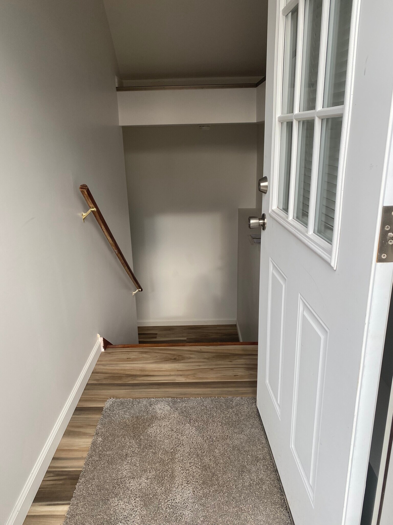Entrance In - 121 Curtiss St