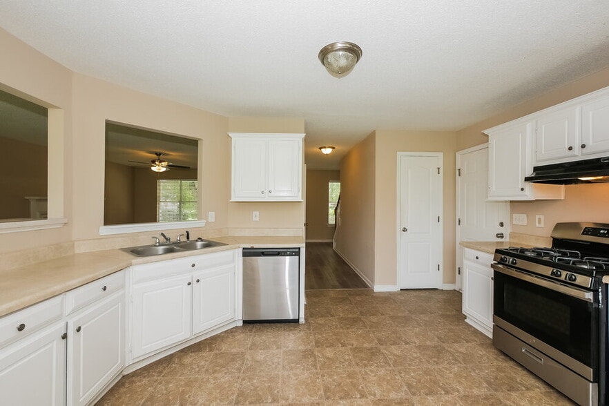 Building Photo - 255 Summer Hill Cir